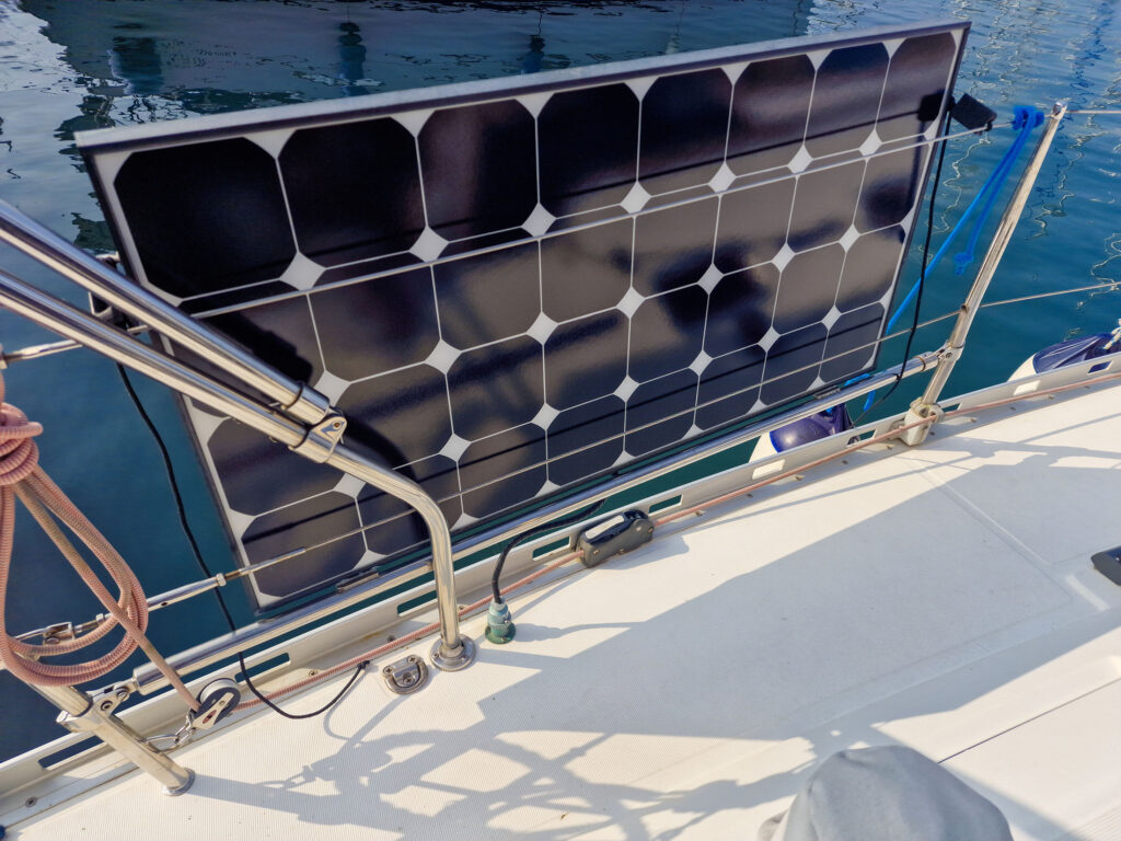 Solaranlage am Heck der Dufour 36 Classic