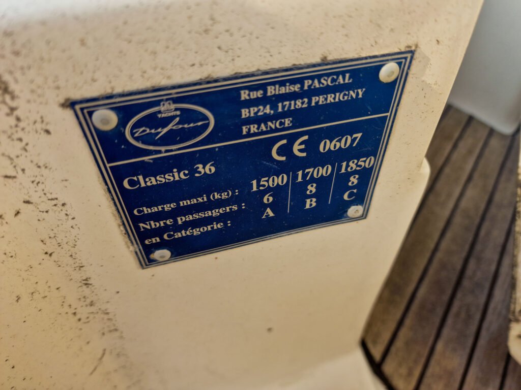 Werftplakette der Dufour Classic 36