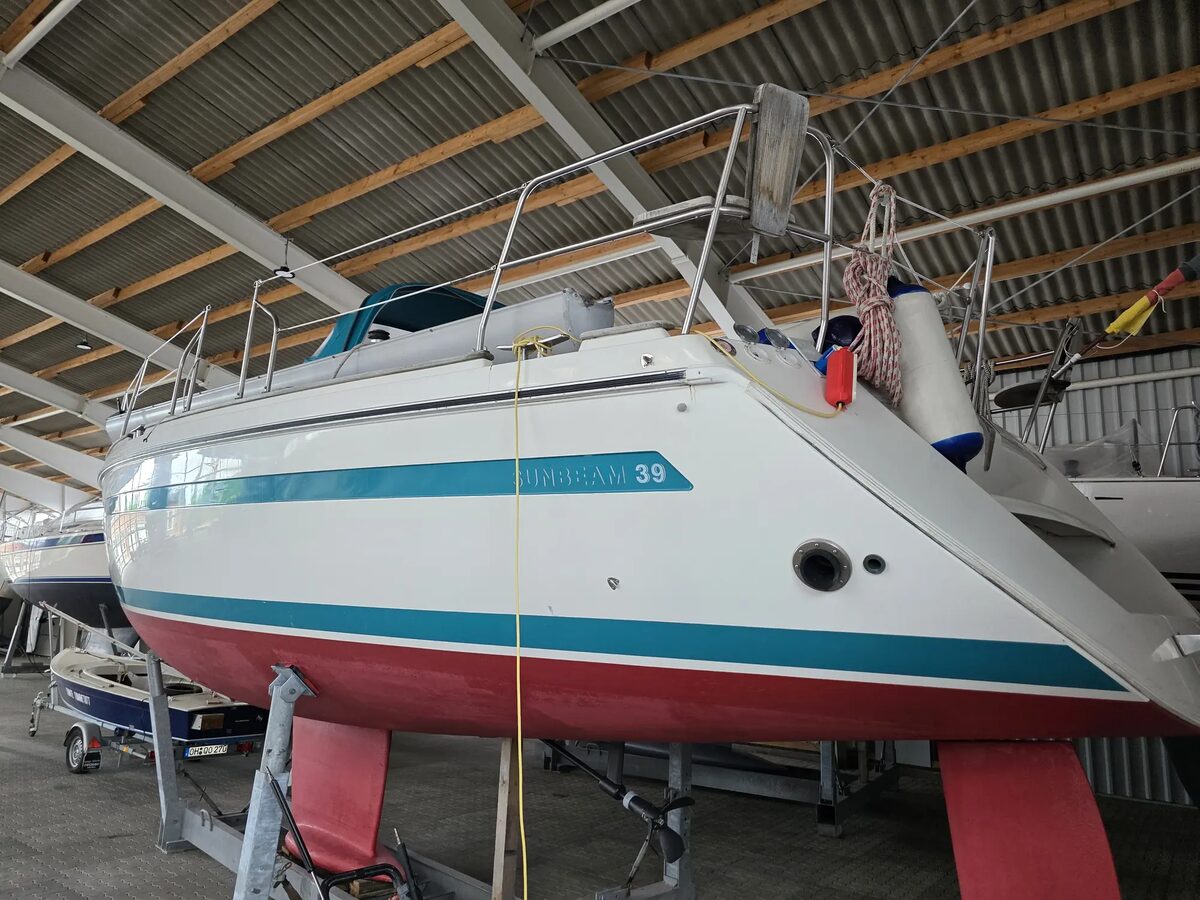 SUNBEAM 39 gebrauchte Segelyacht – Außenansicht vom Heck