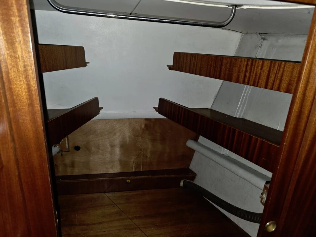 SUNBEAM 39 – großzügiger Stauraum im Vorschiff