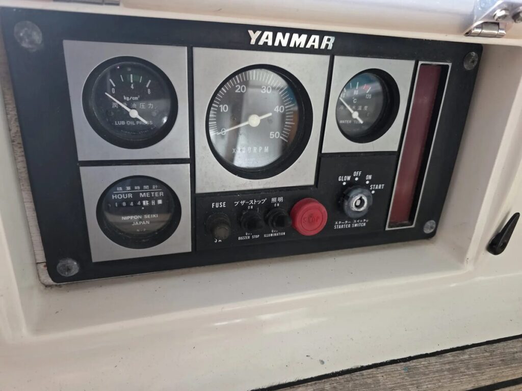 SUNBEAM 39 – Instrumente des Yanmar-Dieselmotors
