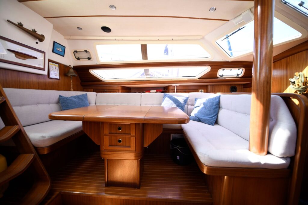 Sitzgruppe im Decksalon der SUNBEAM 42 DS