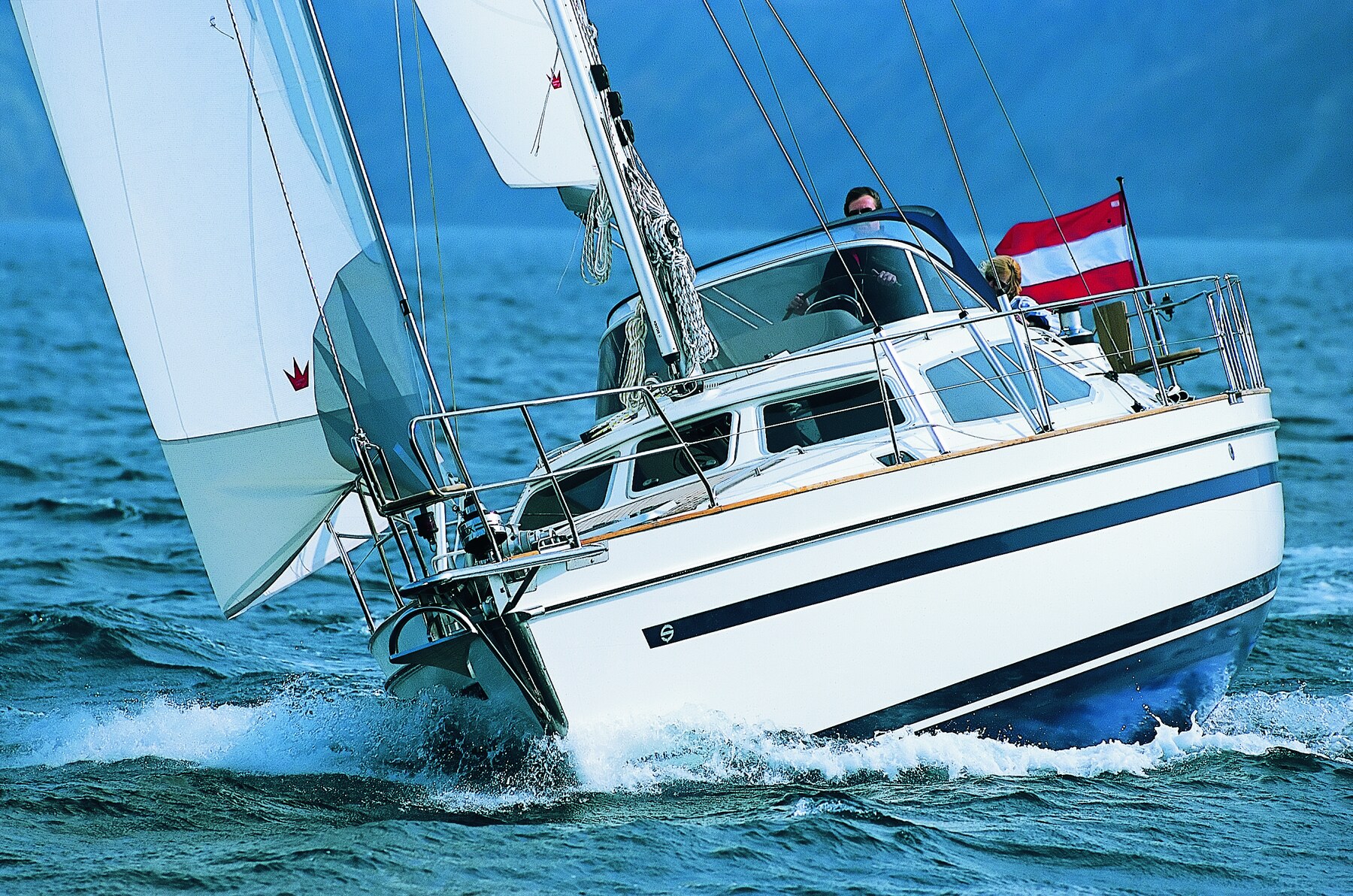 SUNBEAM 42 DS Decksalon-Segelyacht unter Segel